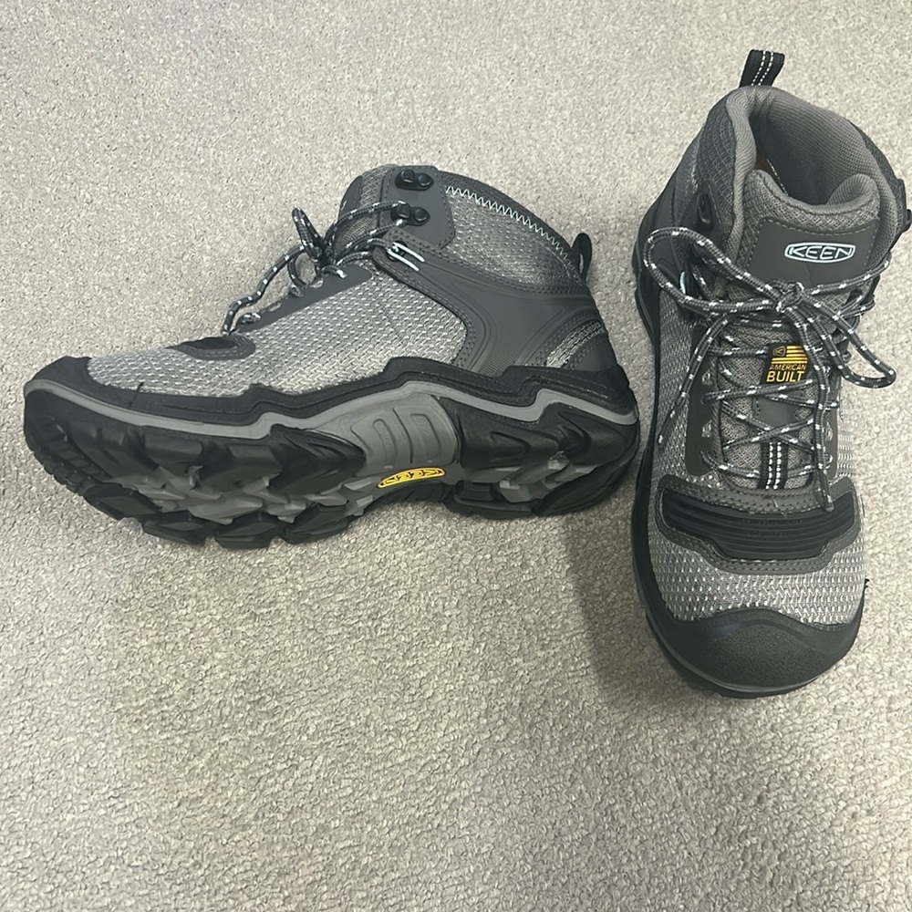 KEEN Women's Durand Evo Mid Height Waterproof Backpacking Hiking Boot NWOT 8.5